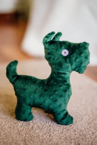 Uroczy pluszowy piesek